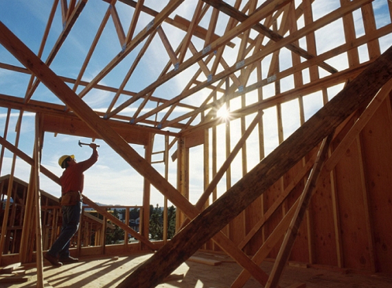 Construção civil registra melhor nível de atividade e de emprego no quadrimestre desde 2012, diz CNI